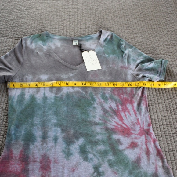 Handmade tie dye v-neck t-shirt top by Hue Revival - Picture 9 of 9